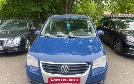 Volkswagen Touran III, 2008 год, 480 000 рублей, 2 фотография