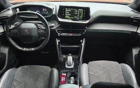 Peugeot 2008 II, 2021 год, 1 740 000 рублей, 6 фотография