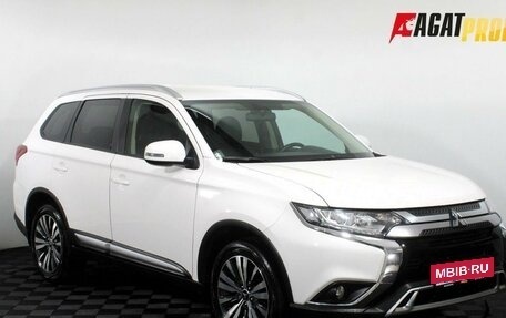 Mitsubishi Outlander III рестайлинг 3, 2020 год, 2 250 000 рублей, 3 фотография