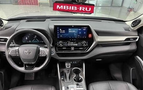 Toyota Highlander, 2021 год, 4 110 277 рублей, 5 фотография