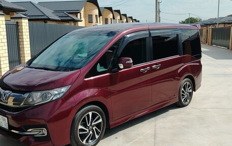 Honda Stepwgn IV, 2017 год, 2 170 000 рублей, 2 фотография