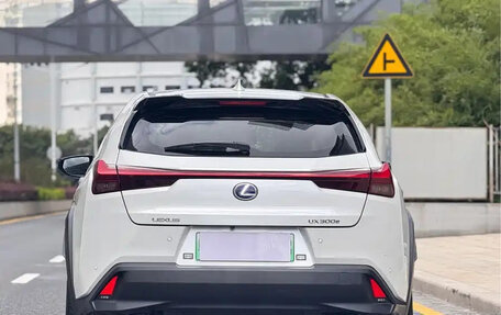 Lexus UX I, 2022 год, 1 800 777 рублей, 5 фотография