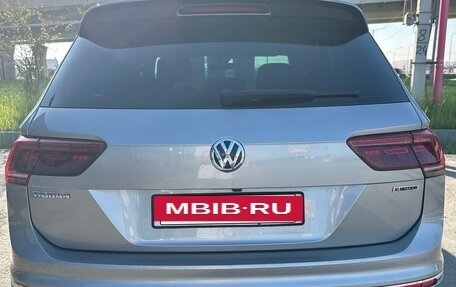 Volkswagen Tiguan II, 2019 год, 2 600 000 рублей, 2 фотография