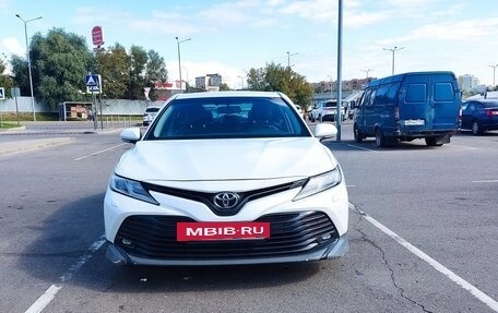 Toyota Camry, 2019 год, 1 800 000 рублей, 2 фотография