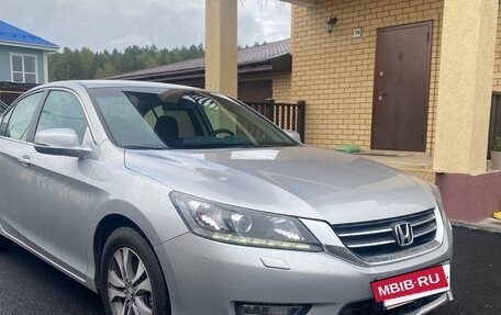 Honda Accord IX рестайлинг, 2013 год, 1 690 000 рублей, 3 фотография