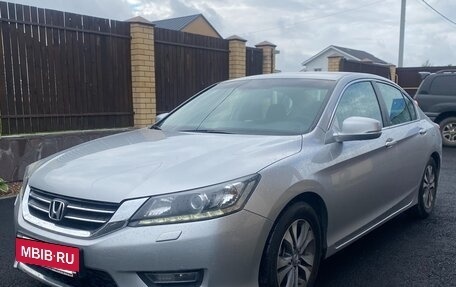 Honda Accord IX рестайлинг, 2013 год, 1 690 000 рублей, 2 фотография