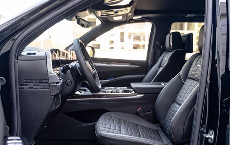 Cadillac Escalade V, 2024 год, 18 490 000 рублей, 10 фотография