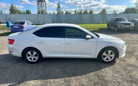 Skoda Superb III рестайлинг, 2018 год, 1 600 000 рублей, 3 фотография