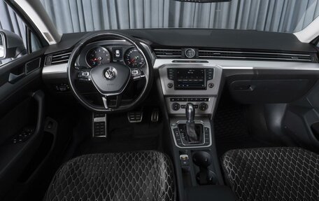 Volkswagen Passat B8 рестайлинг, 2017 год, 1 348 000 рублей, 6 фотография