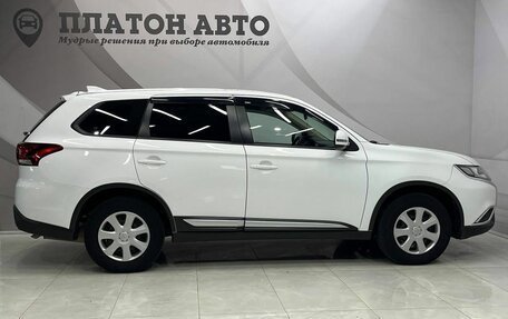 Mitsubishi Outlander III рестайлинг 3, 2021 год, 2 225 000 рублей, 4 фотография