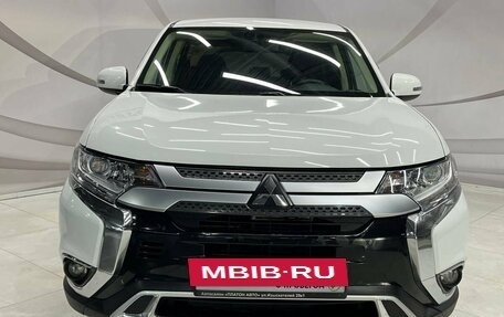 Mitsubishi Outlander III рестайлинг 3, 2021 год, 2 225 000 рублей, 2 фотография