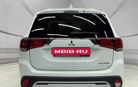 Mitsubishi Outlander III рестайлинг 3, 2021 год, 2 225 000 рублей, 6 фотография
