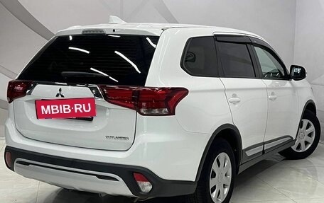 Mitsubishi Outlander III рестайлинг 3, 2021 год, 2 225 000 рублей, 5 фотография