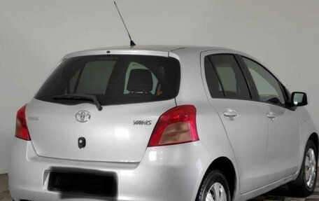Toyota Yaris III рестайлинг, 2008 год, 625 000 рублей, 2 фотография