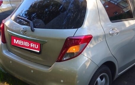 Toyota Vitz, 2013 год, 650 000 рублей, 2 фотография