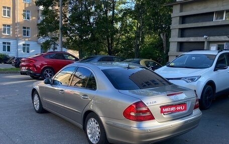 Mercedes-Benz E-Класс, 2003 год, 740 000 рублей, 4 фотография