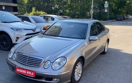 Mercedes-Benz E-Класс, 2003 год, 740 000 рублей, 3 фотография