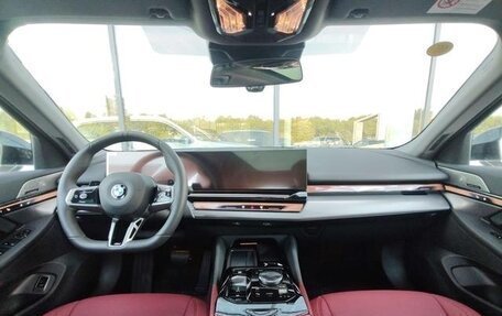 BMW 5 серия, 2025 год, 6 753 000 рублей, 7 фотография
