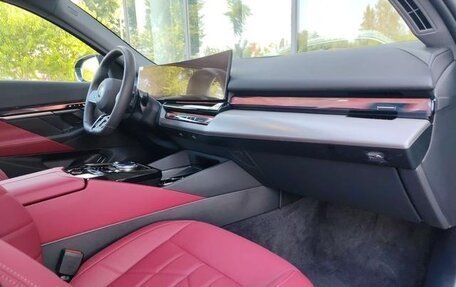 BMW 5 серия, 2025 год, 6 753 000 рублей, 8 фотография