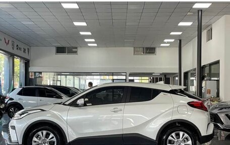 Toyota C-HR I рестайлинг, 2021 год, 1 500 000 рублей, 4 фотография