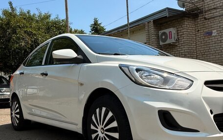 Hyundai Solaris II рестайлинг, 2012 год, 700 000 рублей, 2 фотография