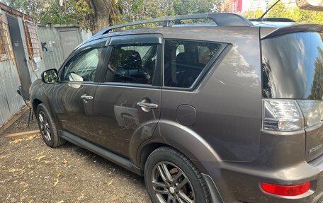 Mitsubishi Outlander III рестайлинг 3, 2011 год, 1 000 000 рублей, 2 фотография
