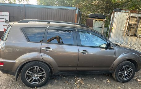 Mitsubishi Outlander III рестайлинг 3, 2011 год, 1 000 000 рублей, 4 фотография
