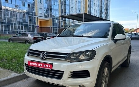 Volkswagen Touareg III, 2010 год, 1 600 000 рублей, 2 фотография