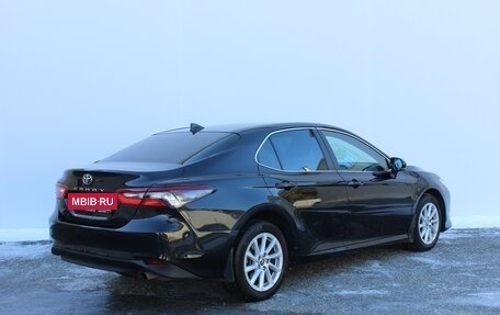 Toyota Camry, 2021 год, 2 050 000 рублей, 2 фотография