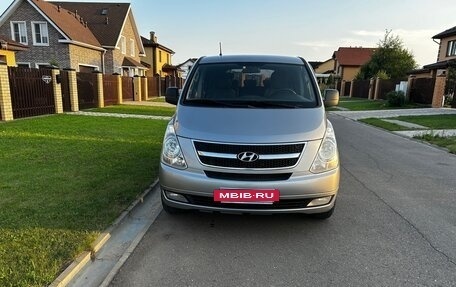 Hyundai H-1 II рестайлинг, 2010 год, 950 000 рублей, 2 фотография