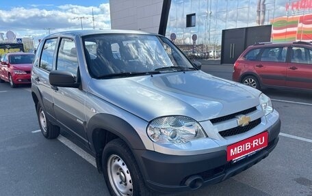 Chevrolet Niva I рестайлинг, 2015 год, 635 000 рублей, 3 фотография