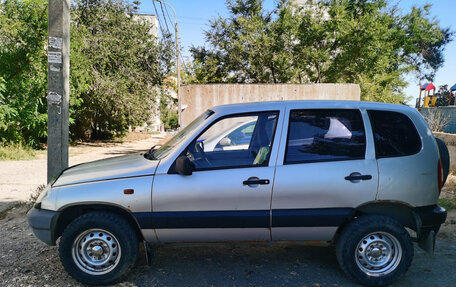 Chevrolet Niva I рестайлинг, 2003 год, 247 000 рублей, 1 фотография