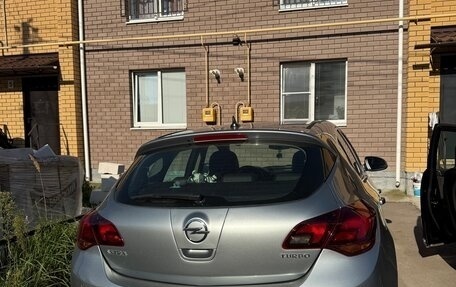 Opel Astra J, 2010 год, 865 000 рублей, 3 фотография