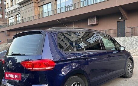 Volkswagen Touran III, 2018 год, 1 580 000 рублей, 2 фотография
