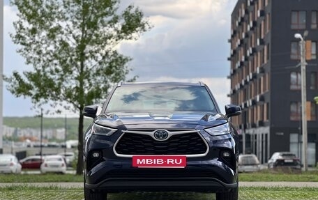 Toyota Highlander, 2022 год, 3 900 000 рублей, 2 фотография
