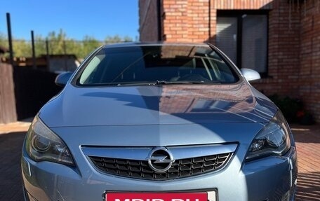 Opel Astra J, 2011 год, 1 050 000 рублей, 2 фотография
