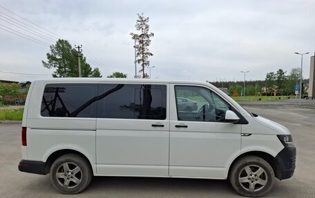 Volkswagen Caravelle T5, 2015 год, 2 100 000 рублей, 3 фотография