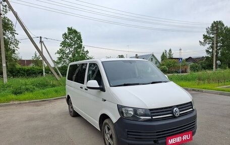 Volkswagen Caravelle T5, 2015 год, 2 100 000 рублей, 2 фотография