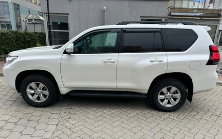 Toyota Land Cruiser Prado 150 рестайлинг 2, 2022 год, 5 600 000 рублей, 2 фотография