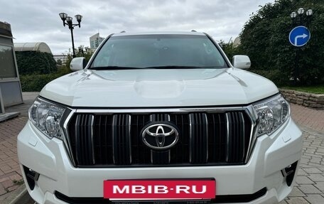 Toyota Land Cruiser Prado 150 рестайлинг 2, 2022 год, 5 600 000 рублей, 3 фотография