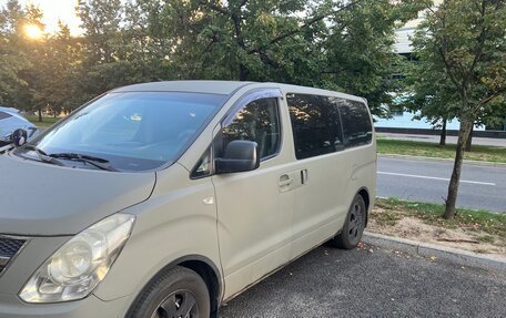 Hyundai H-1 II рестайлинг, 2008 год, 980 000 рублей, 3 фотография
