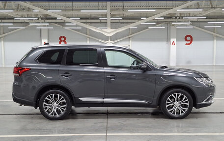 Mitsubishi Outlander III рестайлинг 3, 2016 год, 2 210 000 рублей, 4 фотография