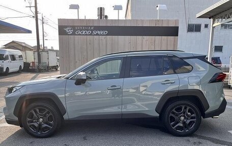 Toyota RAV4, 2022 год, 2 800 000 рублей, 4 фотография