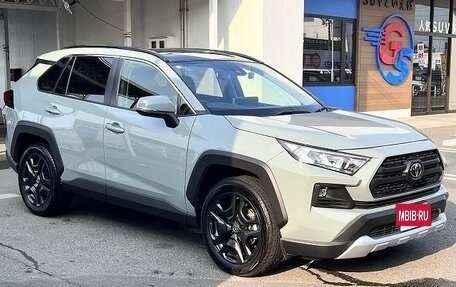 Toyota RAV4, 2022 год, 2 800 000 рублей, 2 фотография