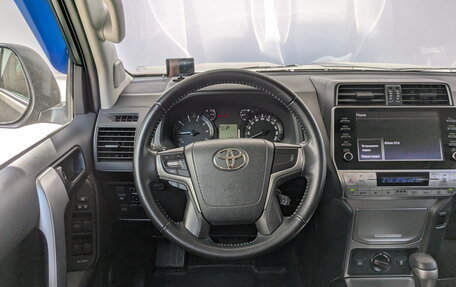 Toyota Land Cruiser Prado 150 рестайлинг 2, 2021 год, 5 190 000 рублей, 8 фотография