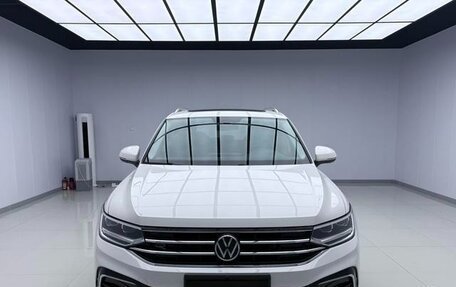 Volkswagen Tiguan II, 2021 год, 2 899 777 рублей, 3 фотография
