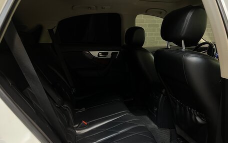 Infiniti QX70, 2013 год, 1 855 000 рублей, 11 фотография