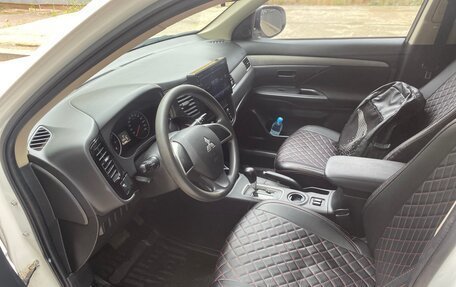 Mitsubishi Outlander III рестайлинг 3, 2012 год, 1 020 000 рублей, 10 фотография