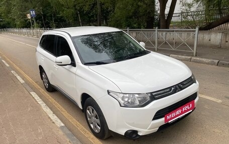 Mitsubishi Outlander III рестайлинг 3, 2012 год, 1 020 000 рублей, 4 фотография