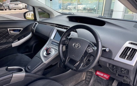 Toyota Prius, 2013 год, 1 100 000 рублей, 12 фотография
